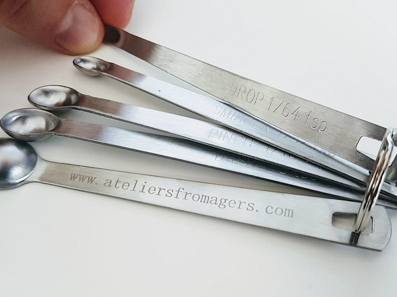Kit de 5 mini-cuillères à mesurer en acier inoxydable spéciales pour la fabrication de fromage maison.