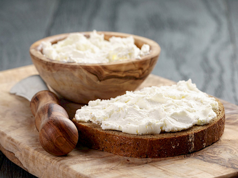 Lyofast MW 038 N is a mesophilic culture that ensures a uniform and controlled production of fermented milk, fresh cheese, soft cheese, and semi-hard cheese.