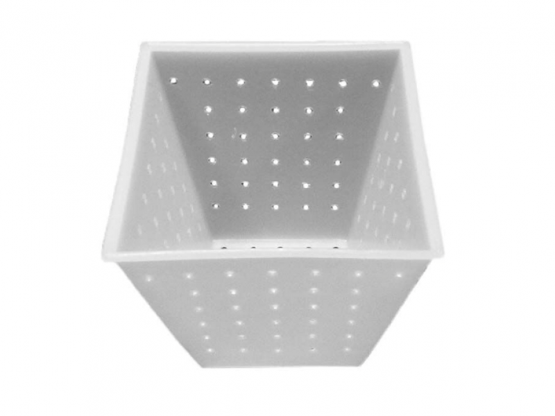 Moule pyramidal 8cm pour fromage de type Valencay ou autre fromage de cette forme.