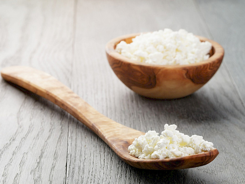 Lyofast MWO 030 consists of specifically selected strains of Lactococcus lactis ssp. lactis, and Lactococcus lactis ssp. cremoris. Lyofast MWO 030 ensures a uniform and controlled production of fresh cheese, soft cheese, semi-hard cheese, hard cheese.