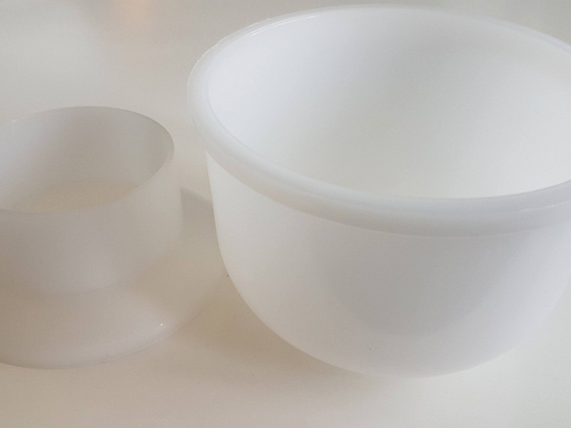 Gouda Baby mold, 7.5cm in height and 10cm in diameter, designed to give the specific shape to small Gouda-type cheeses. Simply fill the mold with curdled milk and let it drain, turning regularly.