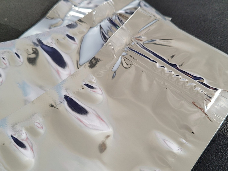 Lot de 10 petits sachets métalliques pour conservation des ferments au congélateur et un prélèvement plus facile avec nos mini-cuillères à mesurer.