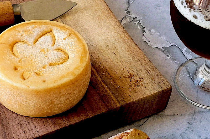 Venez découvrir l’univers fascinant de la fabrication maison de fromages affinés lors de cette édition de notre bootcamp fromager, en présentiel ! Un éventail de fromages maison à apprendre à réaliser dans une seule et même journée avec Philippe, fromager professionnel et Sylvain, spécialiste en fabrication de fromages maison.