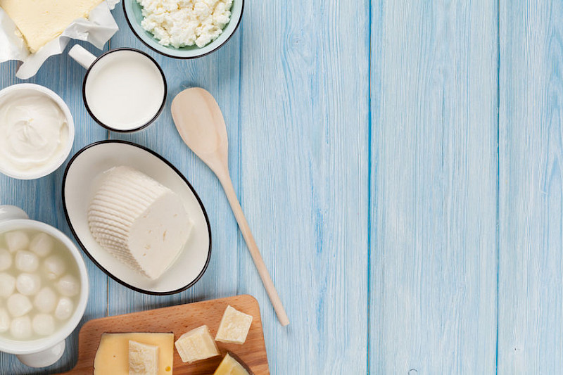 Venez découvrir l’univers fascinant de la fabrication maison de fromages frais (ne nécessitant pas d'affinage) lors de cette édition de notre bootcamp fromager, en présentiel ! Un éventail de fromages maison à apprendre à réaliser dans une seule et même journée avec Philippe, fromager professionnel et Sylvain, spécialiste en fabrication de fromages maison.