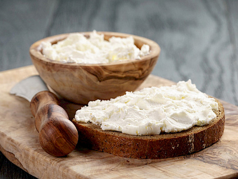 Codex-ing LyoPro FLORALAC culture ensures standardized and controlled production of fresh cheese, soft and sometimes semi-firm cheeses.