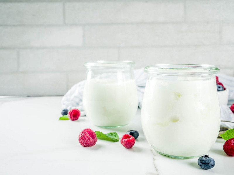Kit d'ingrédients et matériel pour faire du yogourt maison standard (ferme ou brassé).
Contient • Recette • 1 sachet de cultures Y 380 F • 1 sac d'égouttage