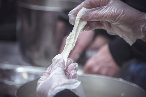 filage de la mozzarella maison